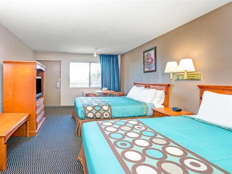 Готель Super 8 By Wyndham Upland Ontario Ca Екстер'єр фото